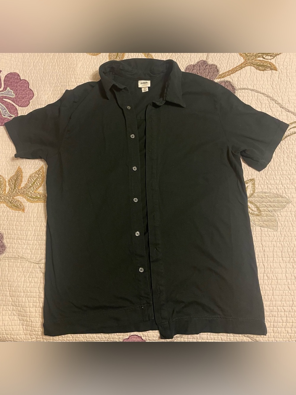 Men’s Black Short Sleeve Button-Up Shirt – Size M